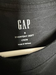 Men’s Gap Tee Shirts – 6 Tees – Assorted Colors – Size Small