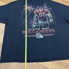 Vintage Tampa Bay Buccaneers T-shirt Size 3XL Football Art Sports NFL Streetwear