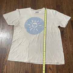 Celestial sun graphic T-shirt mad engine adult Size Large Neutral/blue Checkered