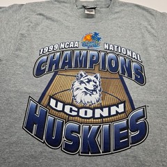 Vintage 1999 NCAA UConn Huskies Champions T-Shirt Men Large Pro Player 90s