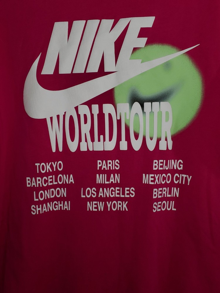 Nike World Tour T Shirt Size S Fire Berry