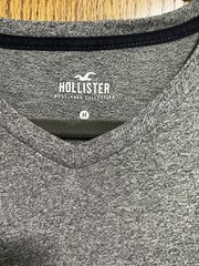 Hollister Must-Have Collection Gray Cotton Knit V-Neck Logo Men’s T-Shirt Size M