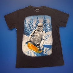 Star Wars Shirt Men’s Medium Stormtrooper Sledding Black Tee Winter Scene EUC