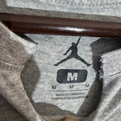 Jordan Jumpman Logo Graphic Print Gray Men’s T-Shirt Medium Collar is cut
