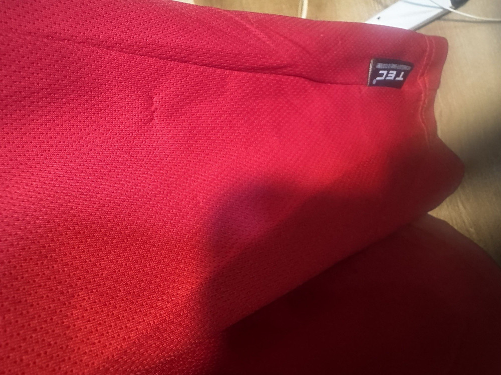 SCOTTeVEST Red Performance Travel T-Shirt Hidden Zipper Pockets Men’s Large