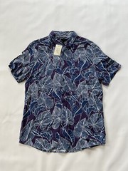 Guess Men’s Printed All Over Shirt Short Sleeves Light Weight Size M
