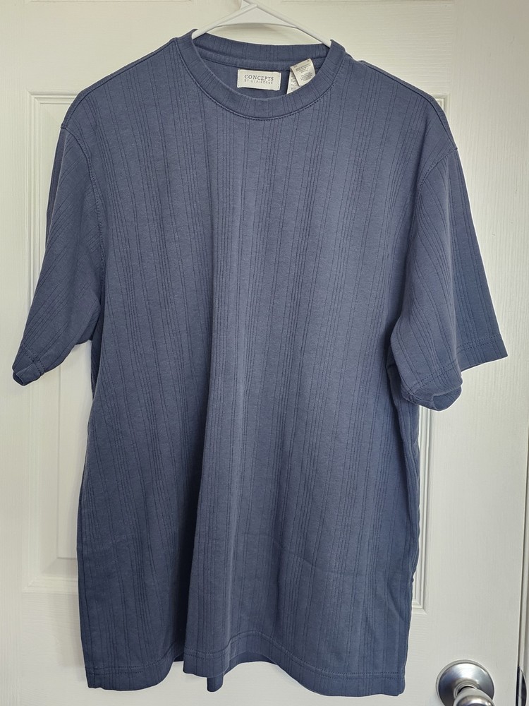 Concepts by Claiborne Mens size large blue T-shirt