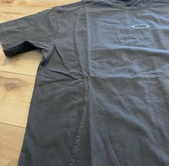 Oakley Men’s Vintage T-Shirt Center Logo Graphic Size Large