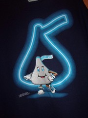 Hershey Kisses black L t shirt