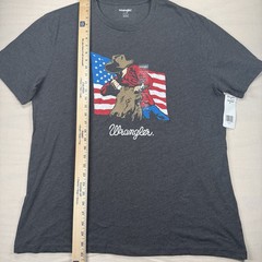 Wrangler Cowboy Riding Bull USA Flag Graphic T-Shirt Men’s XL NWT Gray