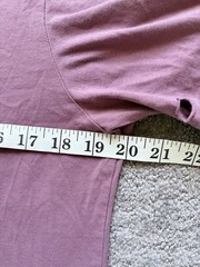 TRAVIS MATHEW T-Shirt Mens Medium Mauve Short Sleeve Crew Neck Logo SOFT Cotton