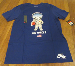 Nike Air Force 1 Pilot Mascot Tee T-Shirt Size Large Blue Astronaut AH6969 455
