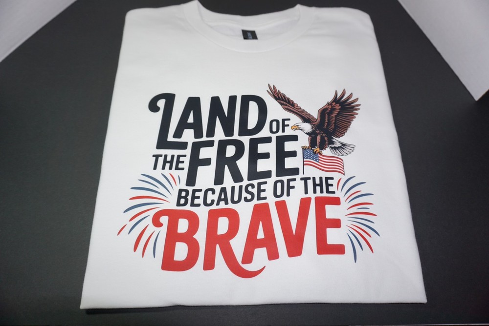 Land of the Free, Gildan-unisex T shirt, (Size L)