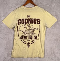 Goonies Mens Graphic Tee Shirt Medium Yellow Skull 90s Skater Grunge Distressed