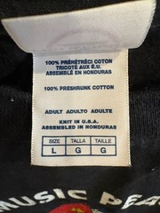Used vintage concert t-shirt. Shirt fits more like M/L.