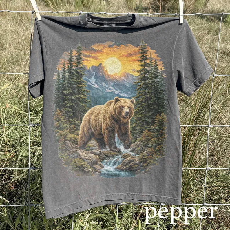 Vintage Bear Mountain Comfort Tee Graphic Shirt Nature Outdoors Wildlife Gift