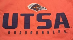 UTSA “ROADRUNNERS” – Men’s TWO (2) XXL T-Shirts by Champion – NEW w/Tags ⚾🏈