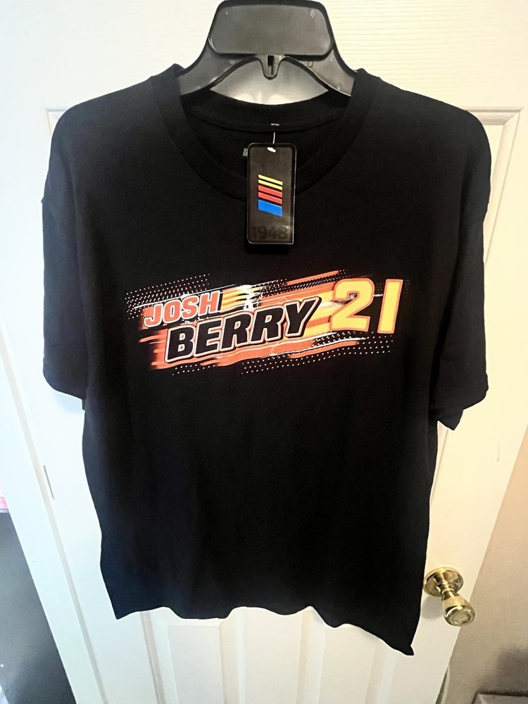 Men’s Checkered Flag Sports Black Josh Berry Name & Number T-Shirt Size Large