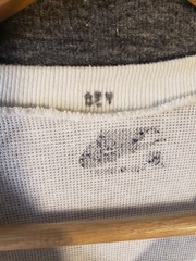 Vintage L Nike V-neck t-shirt textured knit fabric