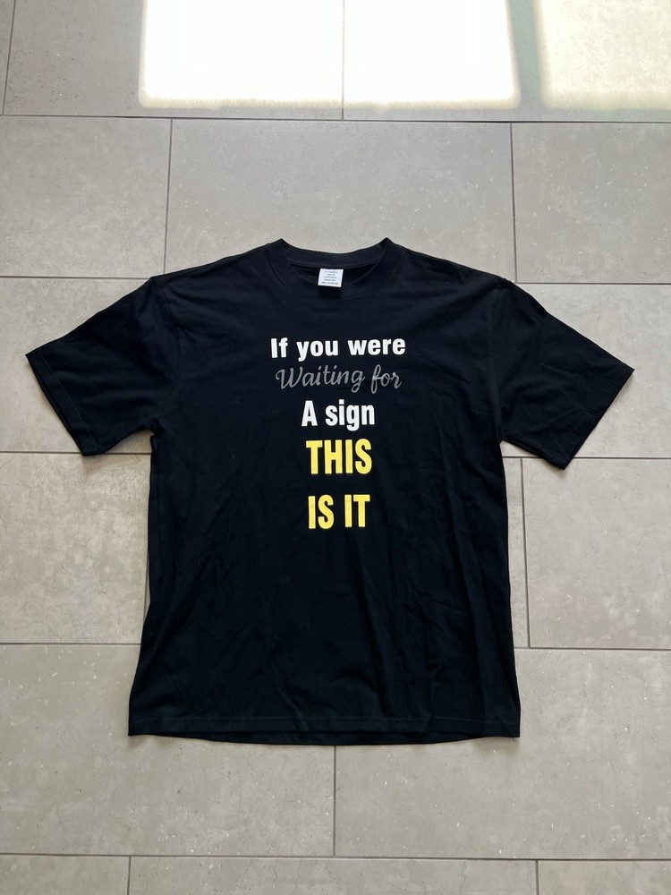 VETEMENTS Limited Edition Free Hugs Spell Out Embroidered Black Tee Shirt XL