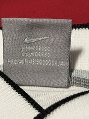 Nike Center Swoosh T-shirt Men’s Large White V-Neck Ribbed Collar Middle Swoosh
