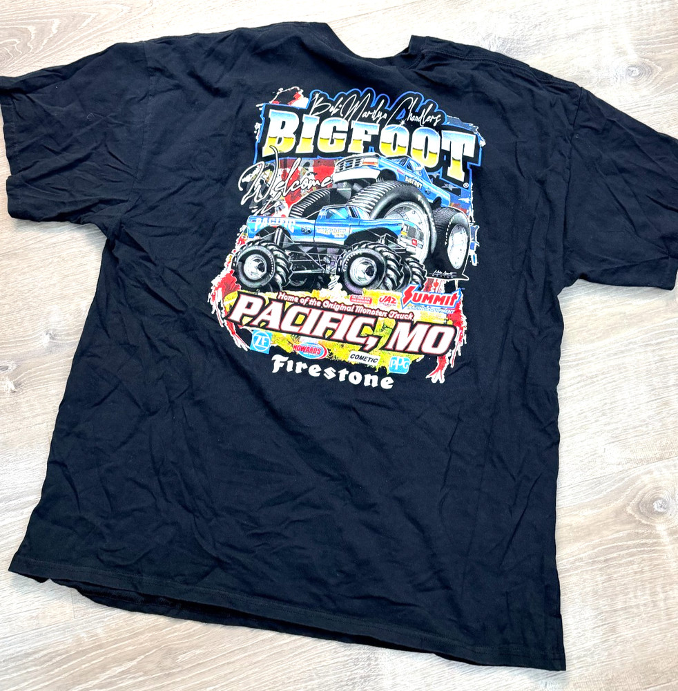 Bigfoot 2 XXL T-Shirt Bigfoot Monster Truck Pacific, Mo Pre-Owner Cotton Shirt