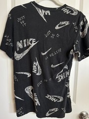 The Nike Tee Just Do It Swoosh Black White All Over T-Shirt Short Sleeve Size SM