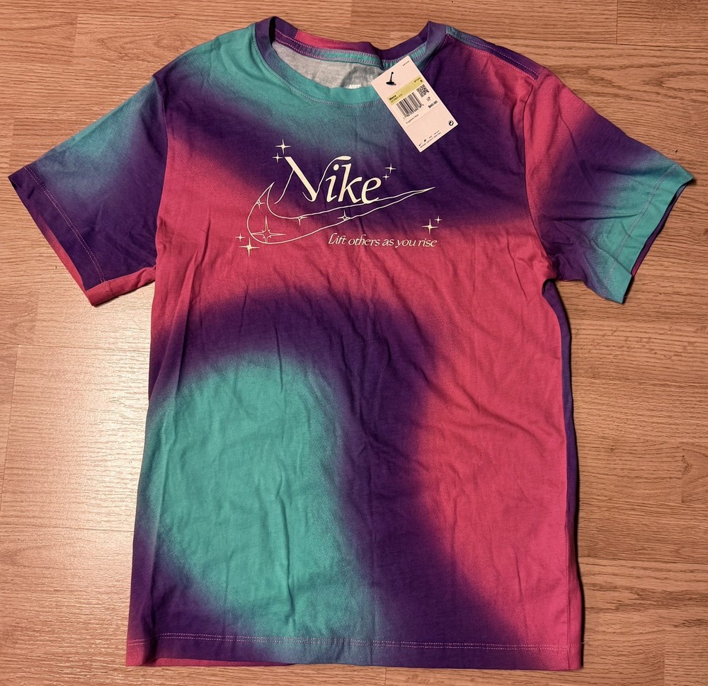 Nike Sportswear Mens T-Shirt Baltic Blue/Pinksicle/Action Grape Size Small ’23
