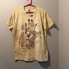 The Mountan giraffe Tee shirt yellow acid wash short sleeve