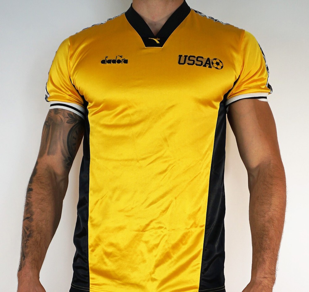 MEN’S SHINY DIADORA SHORT SLEEVE SHIRT MEDIUM