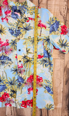 Men’s Hawaiian Button Up Shirt, Small, great shape. Combine Shipping