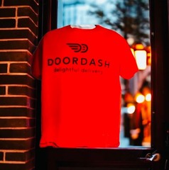 DoorDash Delivery Driver Red T-Shirt Men’s Size M Graphic Logo Pre-Owned