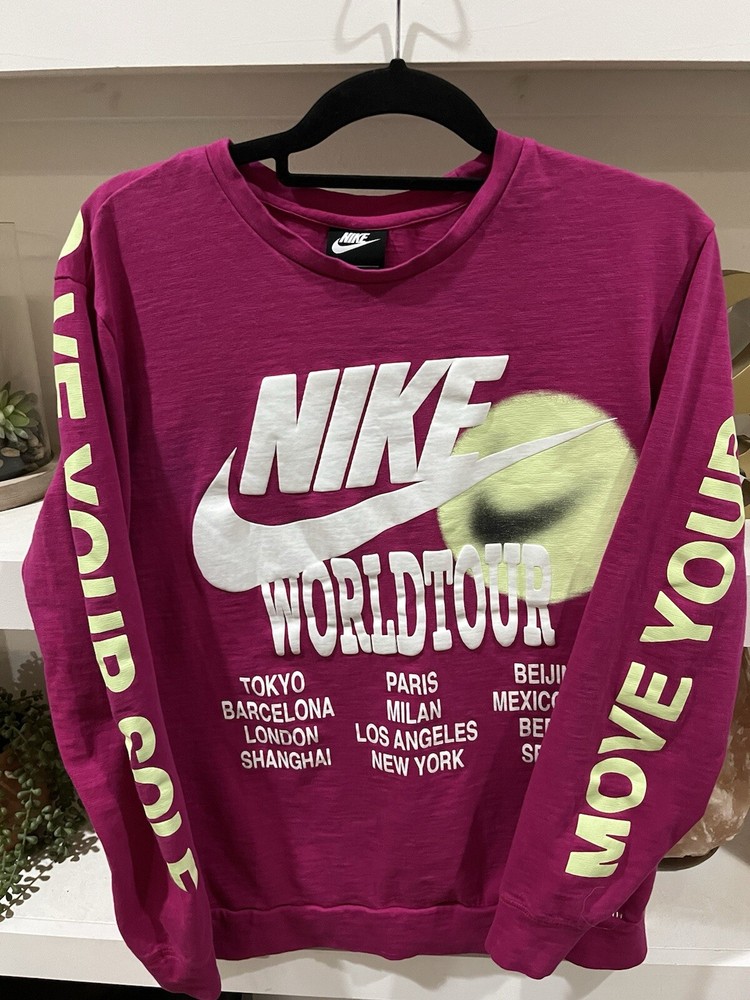 Nike Men’s World Tour Glow-In-The-Dark Long Sleeve Shirt Pink Size Large