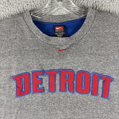 Y2K Nike Team Detroit Pistons Arch Logo T-Shirt 2XL Gray NBA Mexico