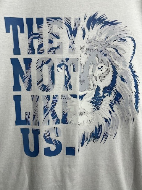 Lion Graphic White T-Shirt, L – “THEY NOT LIKE US”, everyday casual streetwear.