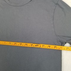 Vince Men’s Crew Neck Solid Short Sleeve Tee Size Medium Gray USA Made Classic