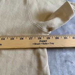 Pierre Cardin Medium Beige V-Neck Waffle Knit Short Sleeve T-Shirt Vtg Unisex