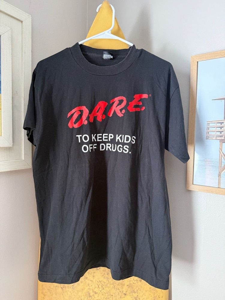 Vintage 90s D.A.R.E. To Keep Kids Off Drugs T-Shirt Fruit of the Loom Best