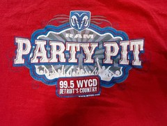 Vintage 99.5 WYCD Detroit Ram Party Pit Graphic T Shirt Red Gildan Size L