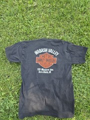 Vintage Harley Davidson 3D Emblem T-shirt Ridin Hogs Chicks (Large) (19.5×26.5)