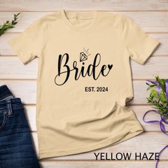 Bride Est. 2024 Bridal Wedding Matching Gifts Woman T-Shirt Unisex T-shirt