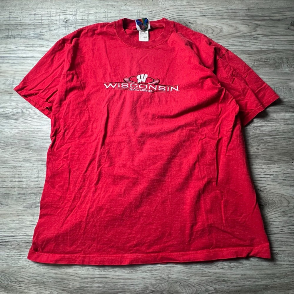 Midwest Embroidery T-Shirt Mens L Red Wisconsin Badgers Embroidered NCA USA Made
