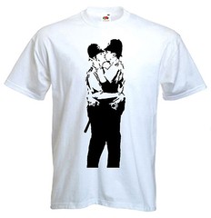 BANKSY KISSING COPPERS T-SHIRT – Police – Choice Of Colours – Size S to XXXL