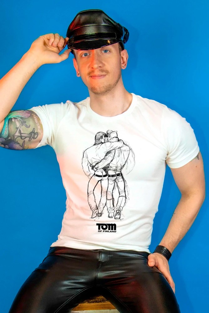 TOM OF FINLAND CRACKIN UP – LEATHER MAN MENS T SHIRT TEE SHIRT GAY CULTURE