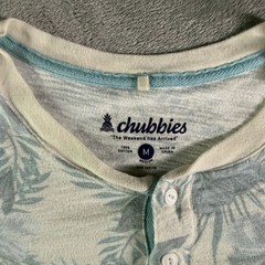 Chubbies Tropical Floral Henley Pocket T-Shirt Mens Medium Blue Cream