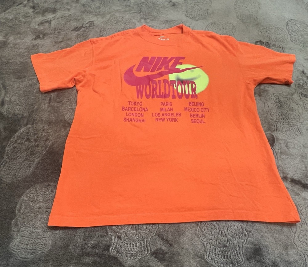 Nike world tour tshirt M