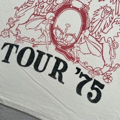 Hollister Queen Tour 75 Graphic T-Shirt Men’s Small Cream Cotton Rock Band Tee
