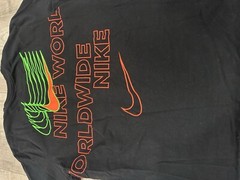 Nike Worldwide Tour Graphic T-shirt Men’s Size Large Black Short Sleeve (S-2)