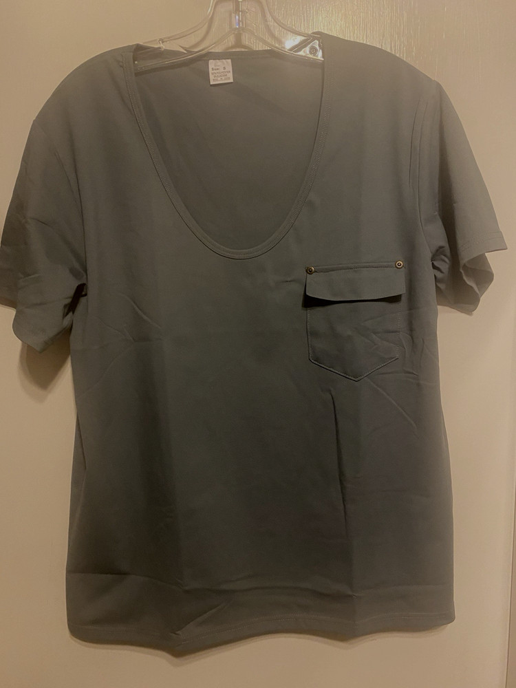 Men’s Gray Stretch Deep Scoop Neck T-Shirt Flap Pocket Boxy FIt Size Small NWOT
