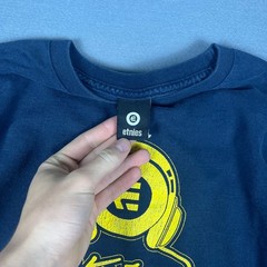 VTG Etnies Mens Graphic T-Shirt Navy Blue Yellow Headphone Skate Logo Size M
